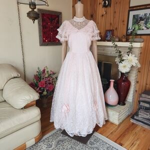 Vintage ILGWU Pink Lace Dream Gown 🌸